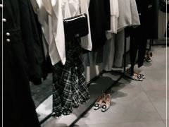 -URBAN REVIVO(七宝领展广场店)