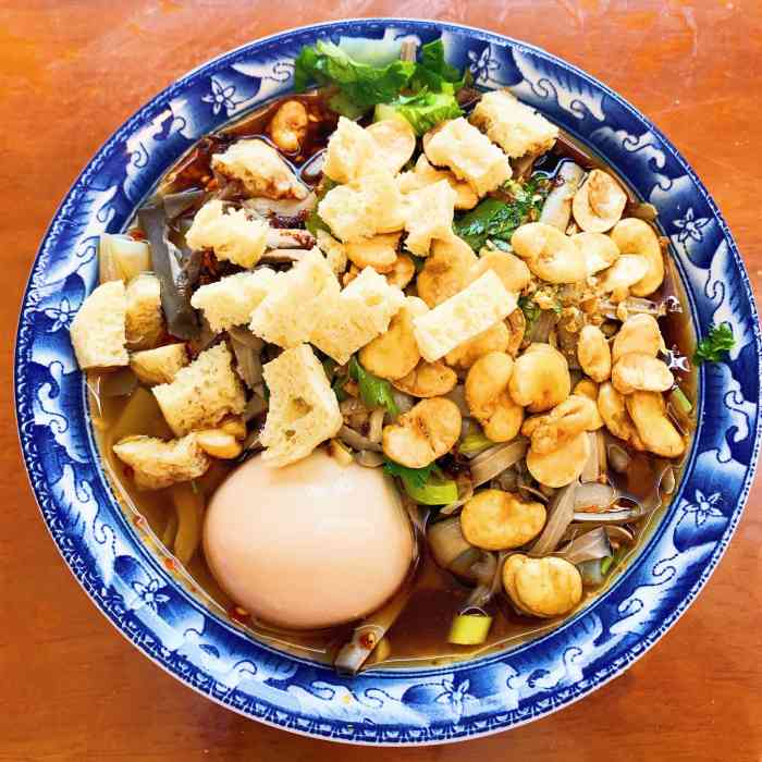 二女凉粉-"逛应县木塔之前顺便找来吃的 这是在山西的.