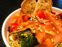 烟熏三文鱼色拉-wineapp葡萄酒餐吧(外滩金融中心店)