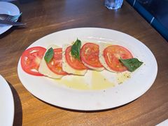 马苏里拉配番茄-FABIO’S费比欧披萨餐厅