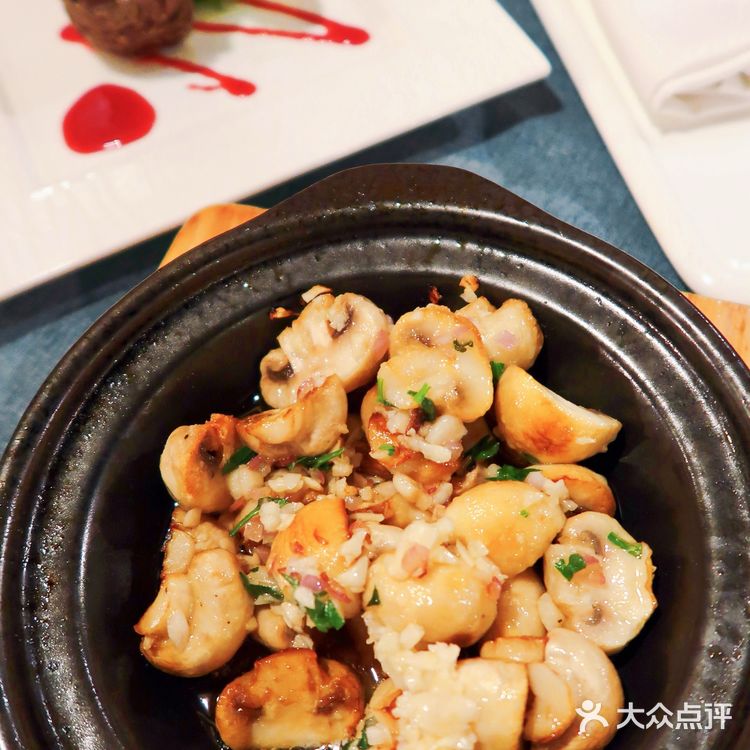 梧桐树下的老牌意大利餐厅|约会生日餐厅