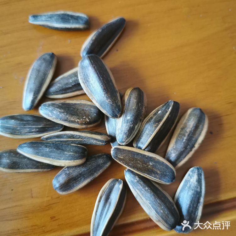 这包瓜子是楼下爱客天天超市打折第一次买的