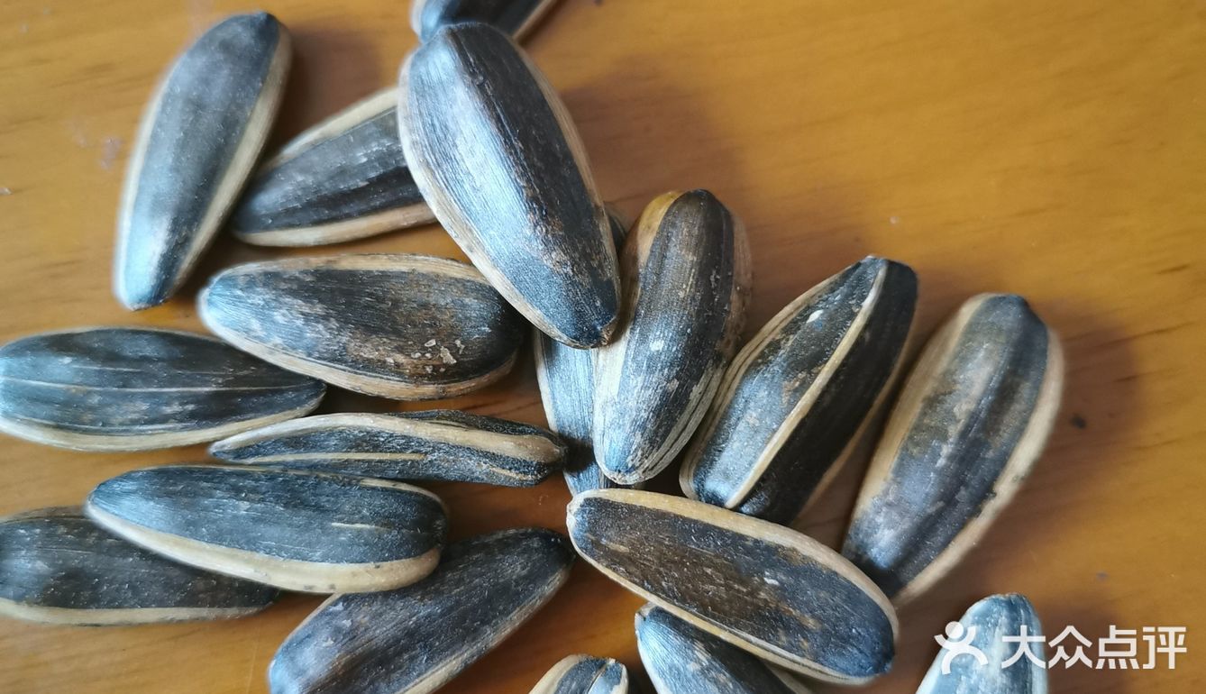 这包瓜子是楼下爱客天天超市打折第一次买的