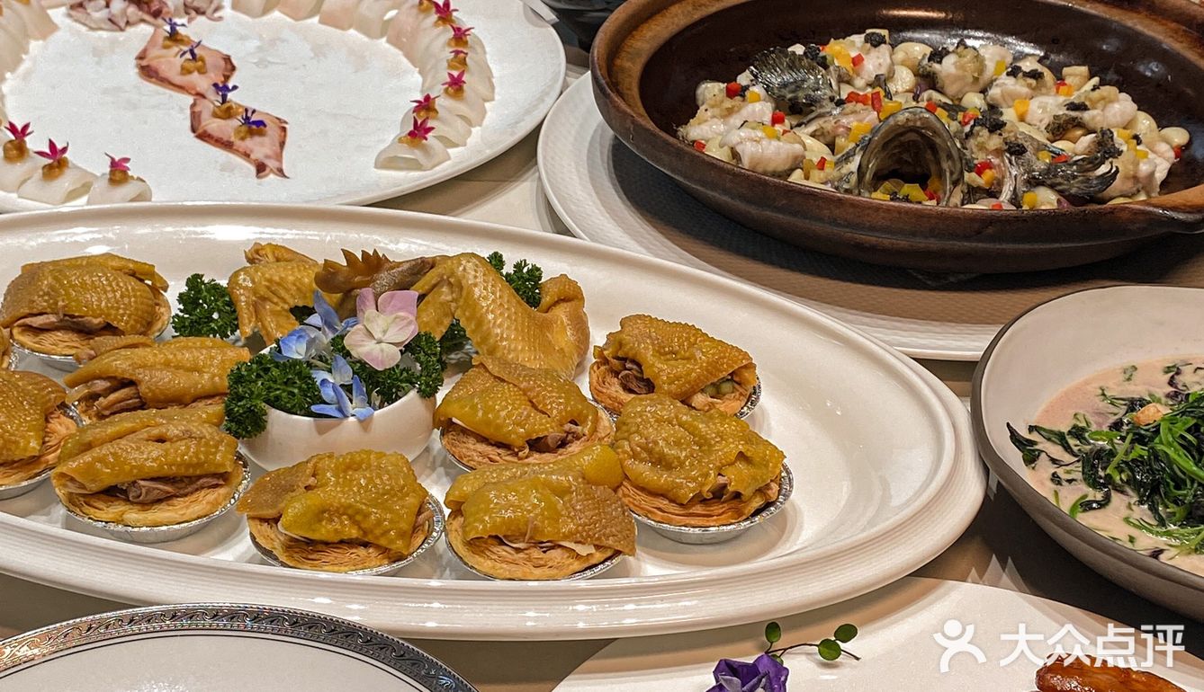 广州！在广州！！吃到了很酥香的盐焗鸡蛋挞