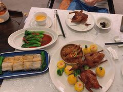 -广州万富希尔顿酒店·感趣自助餐厅·金秋蟹宴生蚝海鲜刺身
