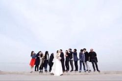 -觅白婚纱礼服馆