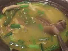 -帅巴人舅母子腊蹄民俗村