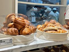 沙拉鸡肉芝士可颂-HOT CRUSH趁热集合·现烤面包(环球港店)