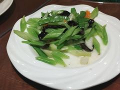 腰果炒西芹-八大碗·地道东北菜(东陵西路店)