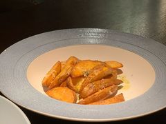 黄油香草夏波蒂-卡普里披萨·牛扒·下午茶