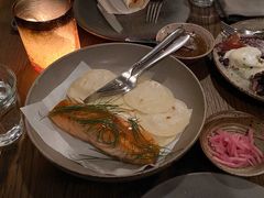 烟熏三文鱼配烤饺子皮和芥末籽酱-BOR Eatery(安福路店)