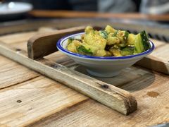 蒜泥黄瓜-三里屯土灶炖公鸡地锅鸡(江东店)