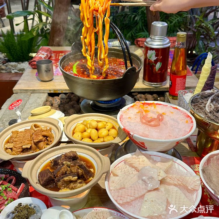 成都首家菜市场火锅店就在建设路!