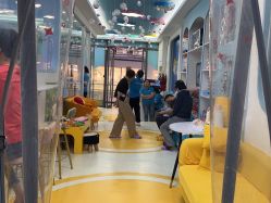-鲸鱼堡亲子恒温泳池游泳俱乐部(彰泰天街店)