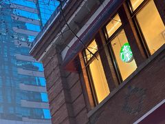 -星巴克臻选(上海中环广场2F店)