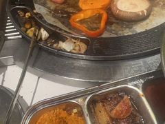 -山野的朋友露营炭火烤肉