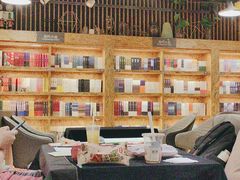 -新华里咖啡书吧(新华书店小寨店)