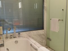 -上海滴水湖皇冠假日酒店