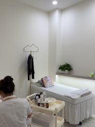 -苗方清颜专业祛痘·皮肤管理