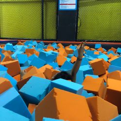 -蹦贝运动中心·蹦床·攀岩·闯关(龙岗店)