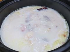 -洪氏嗨捞·广东猪肚鸡·椰子鸡火锅(西咸万象城店)