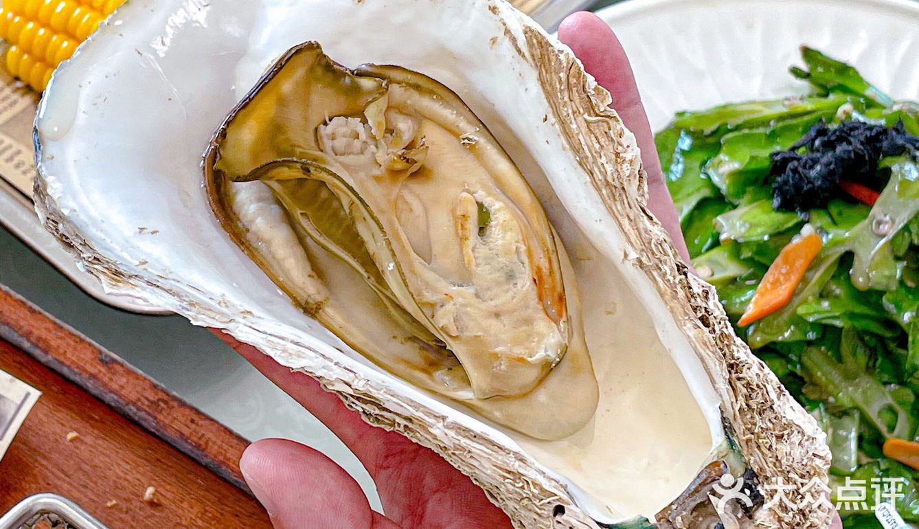 朋友推荐了一家海鲜店 说是又好吃又便宜