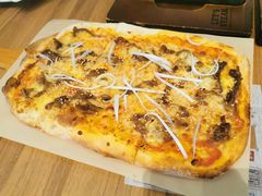 炙烤澳洲牛肉比萨（大方薄底）-必胜客(WOW梦之城店)