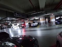 -百联又一城停车场