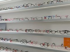 -美式眼镜·授权蔡司.依视路.尼康.豪雅.明月(南翔印象城店)
