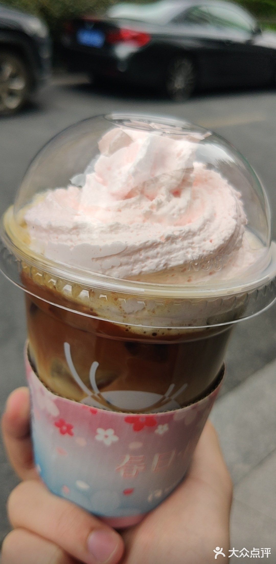 这个季节最舒服的事情就是吃拿铁咖啡,陨石拿铁瑞纳冰了吧