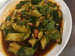 拍青瓜-鹤睦鱼生·啫啫煲·海鲜(保利百合店)