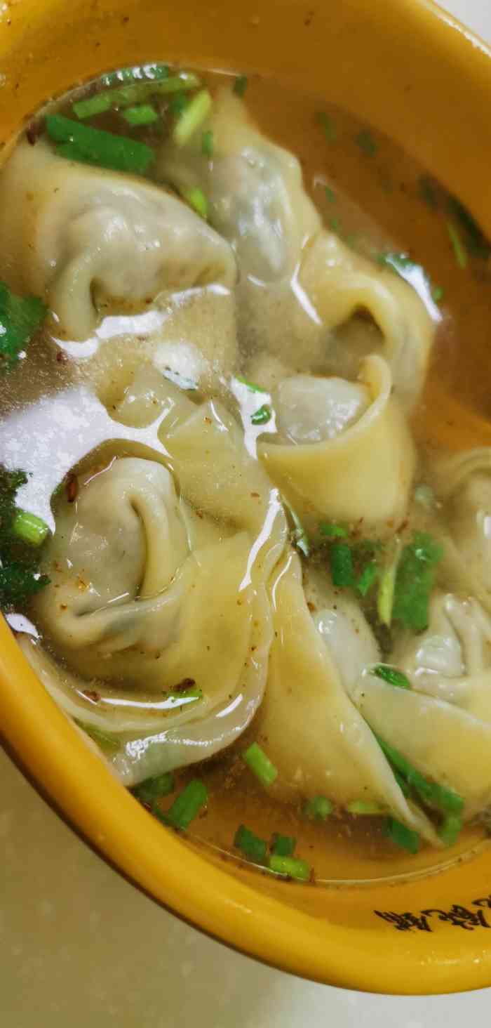 林记老上海馄饨铺(天目西路店)-"店位于新客站南广场,赶火车出去的