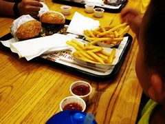 -The Habit Burger Grill 哈比特汉堡(爱琴海店)