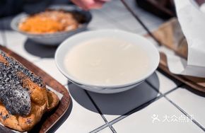 Tremella, Red Date, and Goji Berry Soy Milk
