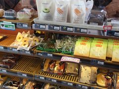 -全家便利店(洛川东路店)