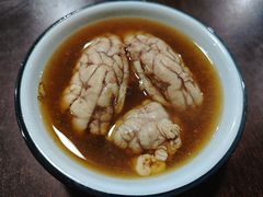 炖猪脑-金卯白肉罩火烧