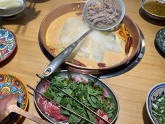 -洱火云南酸菜牛肉火锅(石景山当代商城店)