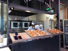 面包甜点陈列柜-巴黎贝甜(五道口店)