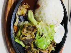 铁板牛肉饭-拌来拌去石鍋拌飯(文鼎店)