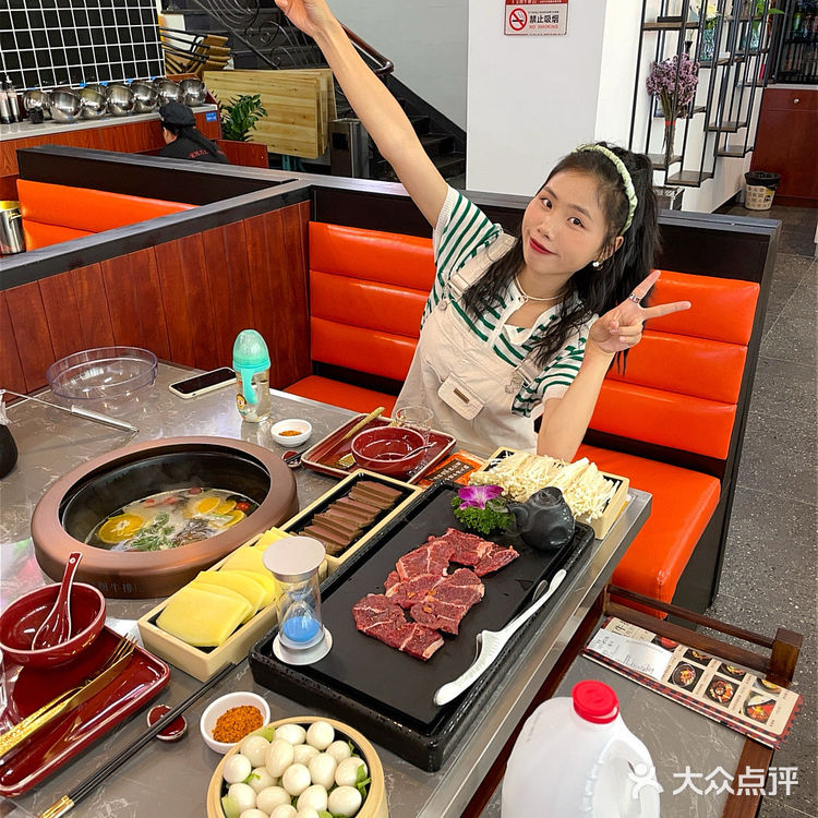 东莞首家烫着吃的牛排火锅🍲