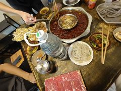 -渝嘴小老弟老火锅(华新村店)