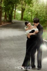 -现代经典婚纱摄影