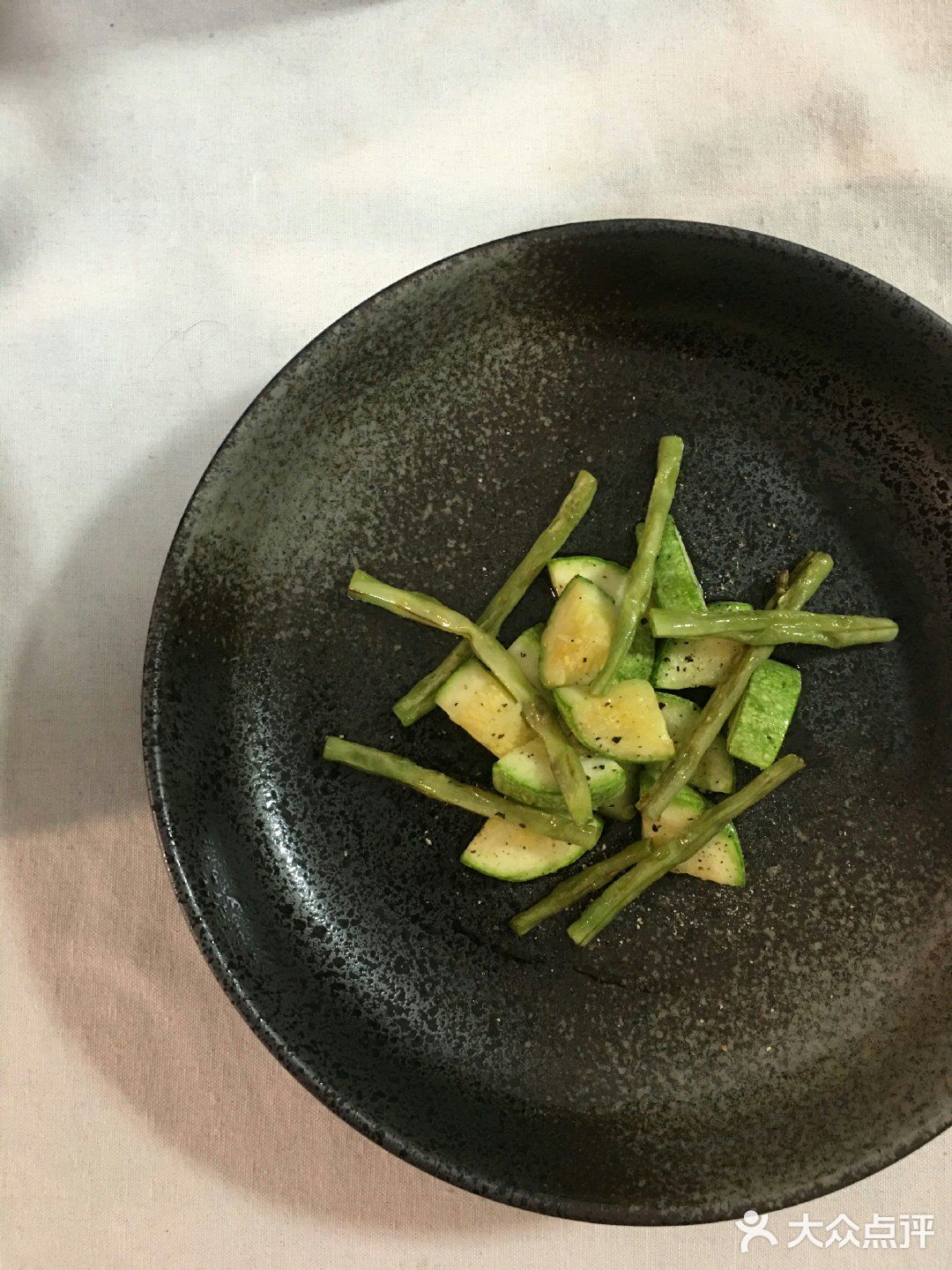 我打了电话给了亲戚确定，退了机票赶了最快的高铁回去