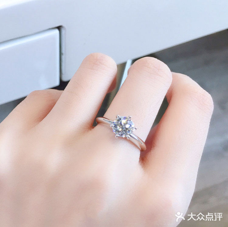 成都钻戒定制美美哒80分钻戒上手