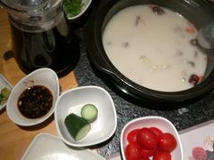 -洪氏嗨捞·广东猪肚鸡·椰子鸡火锅(西咸万象城店)