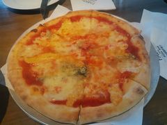 四种芝士披萨-FABIO’S费比欧披萨餐厅