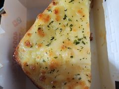 鸡蛋芝士三角-巴黎贝甜(华堂新辰汇店)