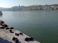 -多瑙河畔鞋履雕塑