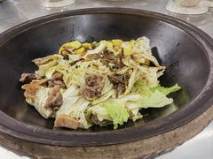 -粘豆包柴火铁锅炖