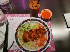 招牌越式香茅烧鸡捞檬粉-新越盏·东南亚料理(捷登都会店)